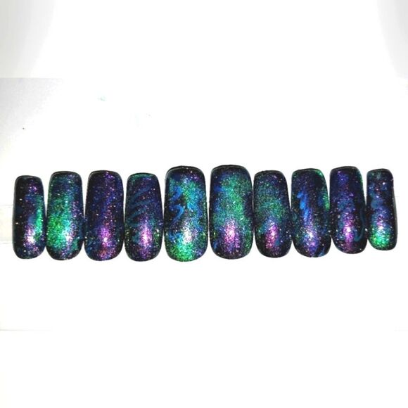 Hand crafted custom 10pc short acrylic press on nails - Picture 4 of 9